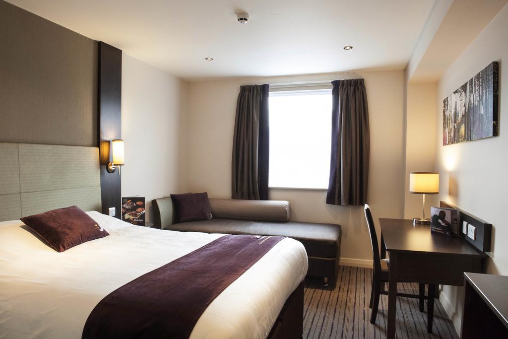 Premier Inn London Wandsworth מראה חיצוני תמונה