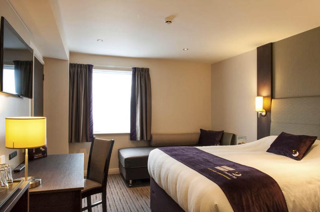 Premier Inn London Wandsworth חדר תמונה