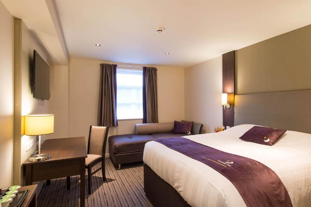 Premier Inn London Wandsworth חדר תמונה