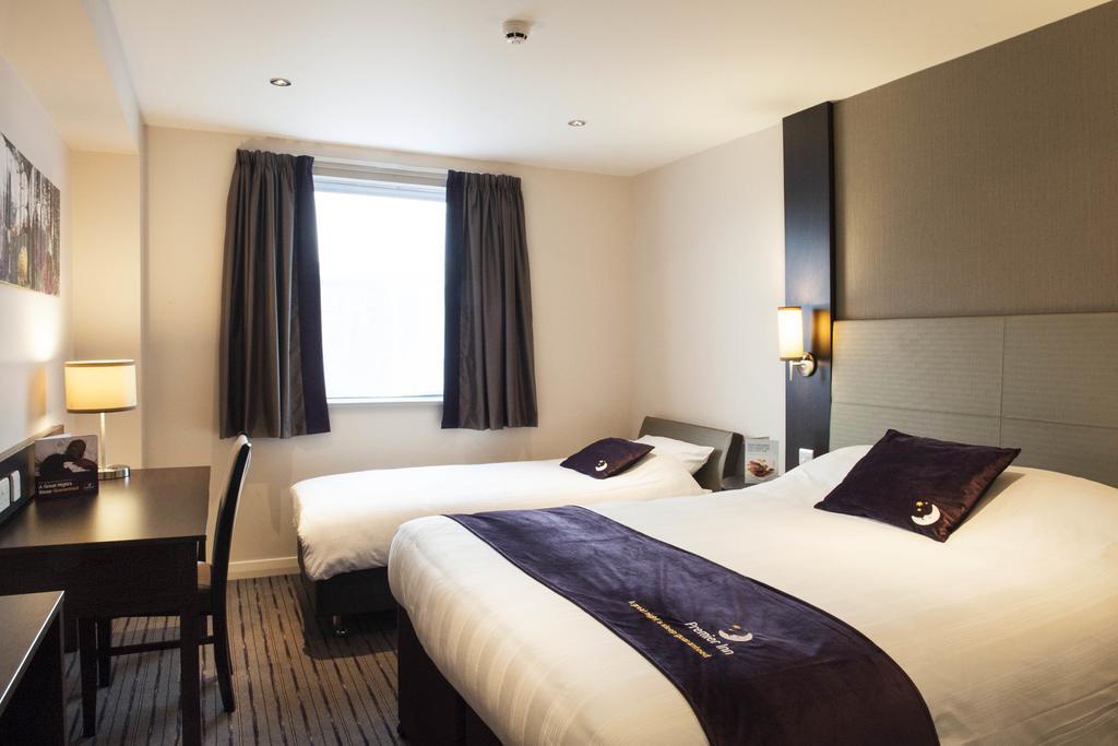 Premier Inn London Wandsworth חדר תמונה